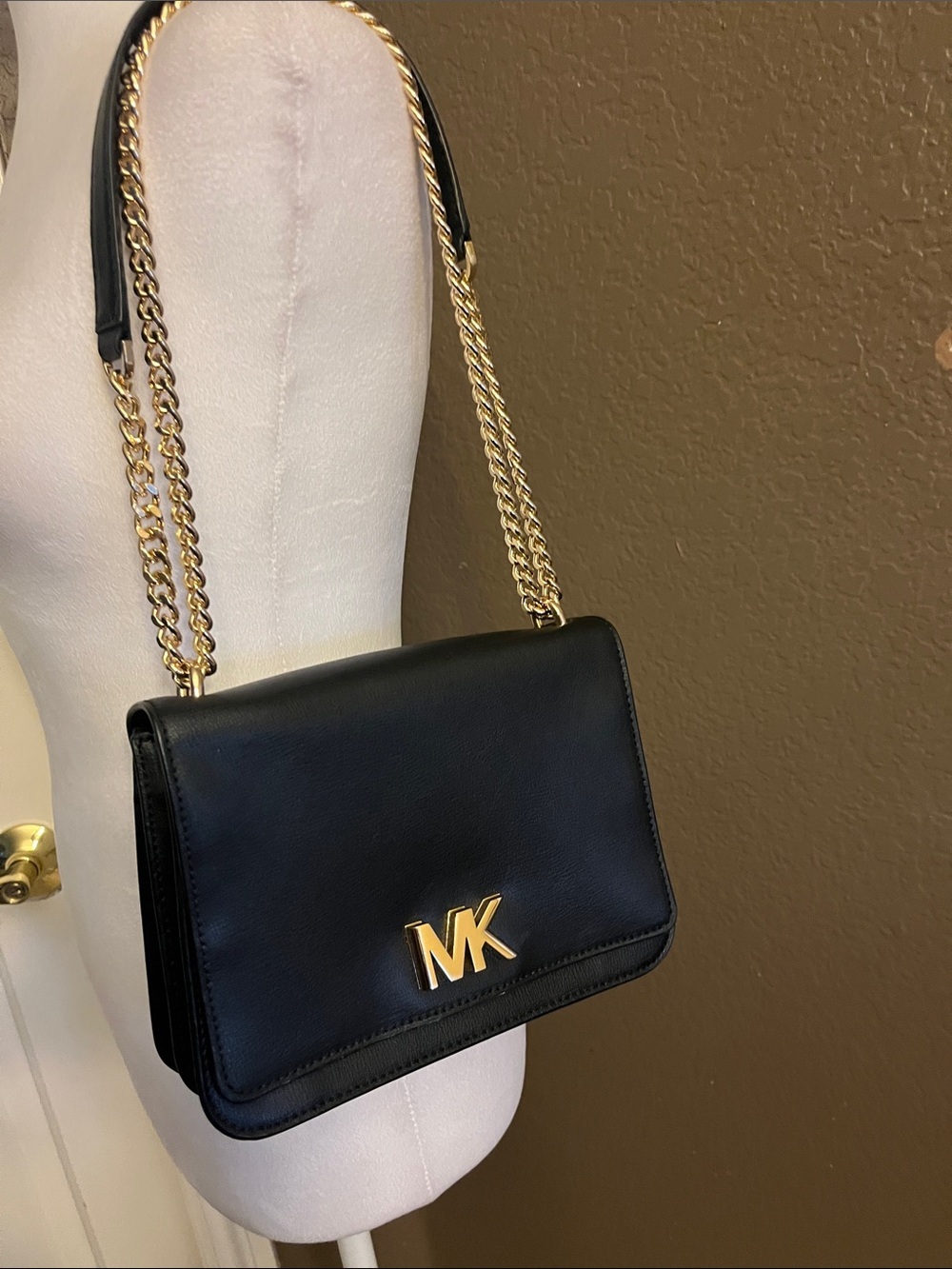 Michael Kors Black Leather Shoulder Bag with Gold Chain - Picture 10 of 10